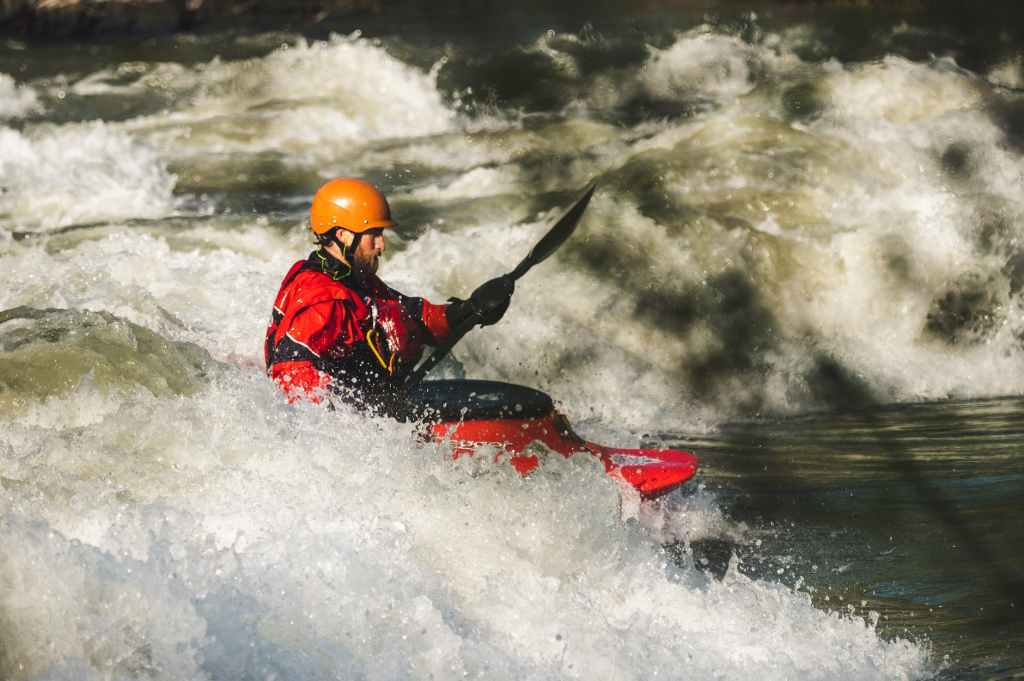 Experience the Rush: Exploring the Thrills and Benefits of White Water&nbsp;Rafting