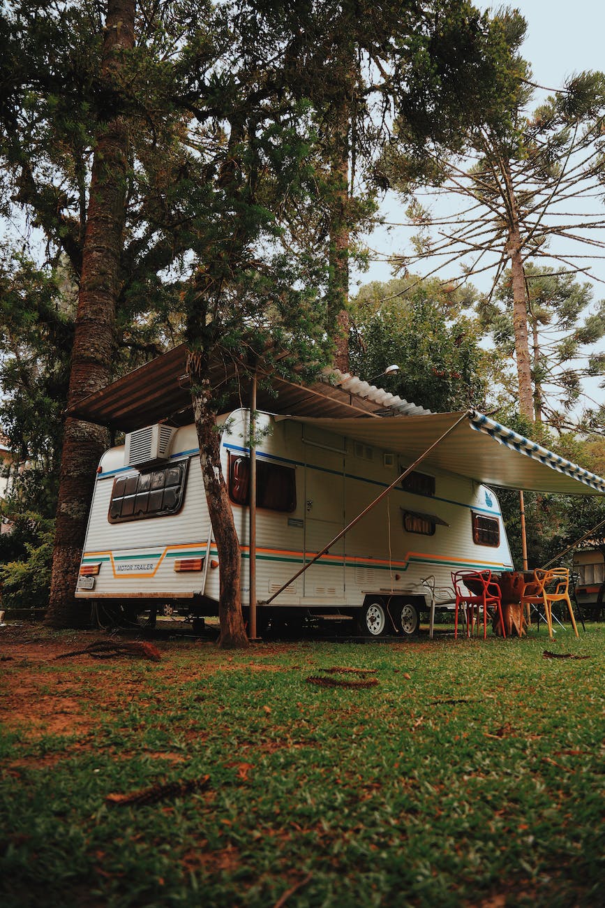 Exploring the Pros and Cons of Full-Time RV&nbsp;Living