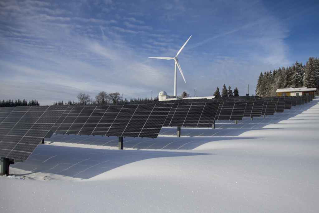 Wind vs Solar Energy: Choosing the Right Option for Off-Grid&nbsp;Living