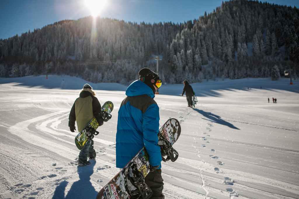 Snowboarding on a Budget: Best Times and Places to Hit the Slopes Without Breaking the&nbsp;Bank