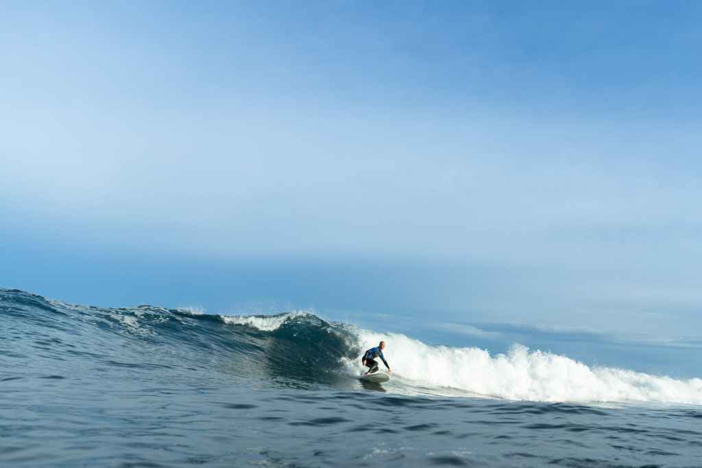 Dive into the Waves: An Introductory Guide to the Art of&nbsp;Surfing